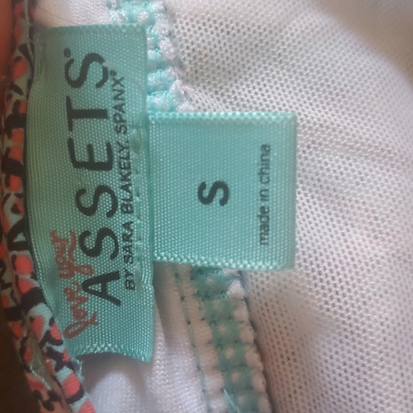 Assets by Spanx Womens Full-Coverage One Piece Swimsuit 1553 In Bloom. - Picture 3 of 11